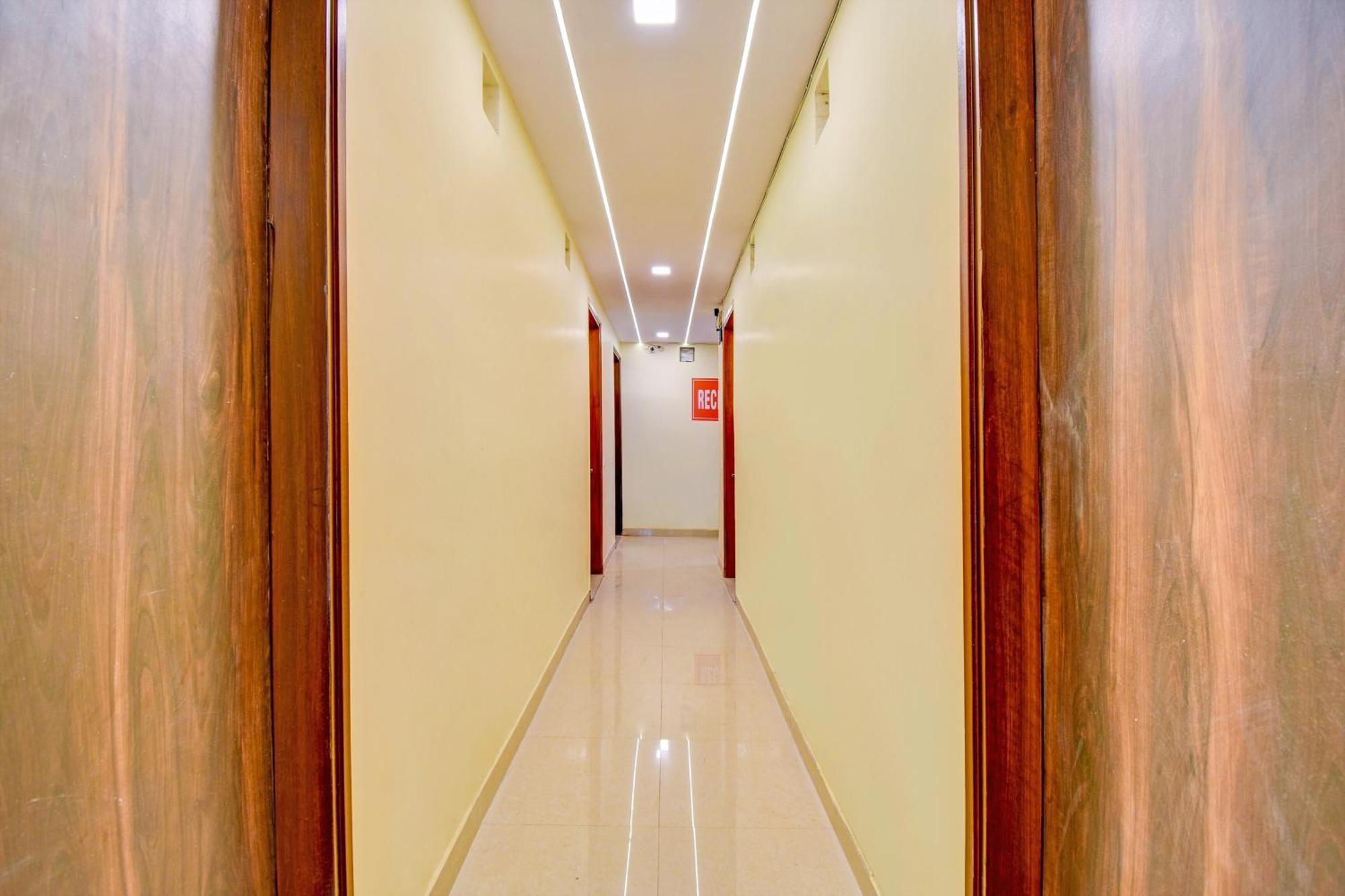 Hotel O Friendship Inn Delhi  Dış mekan fotoğraf